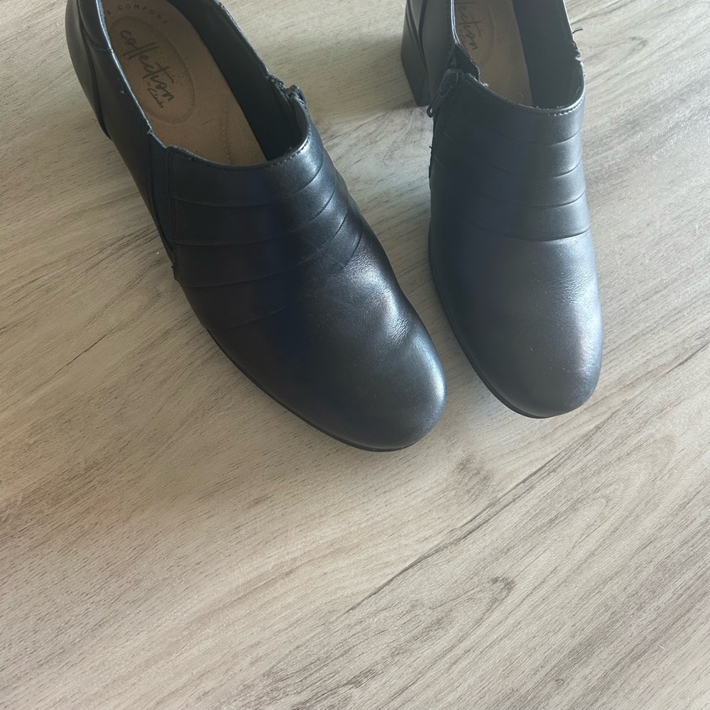 Clark's Collection Zip up Clogs Black Leather